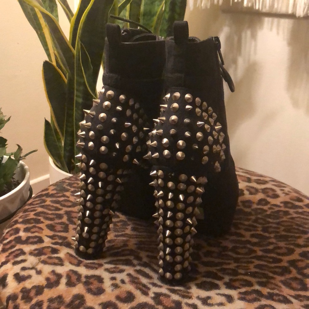 Studded ankle boots - Picture 2 of 6